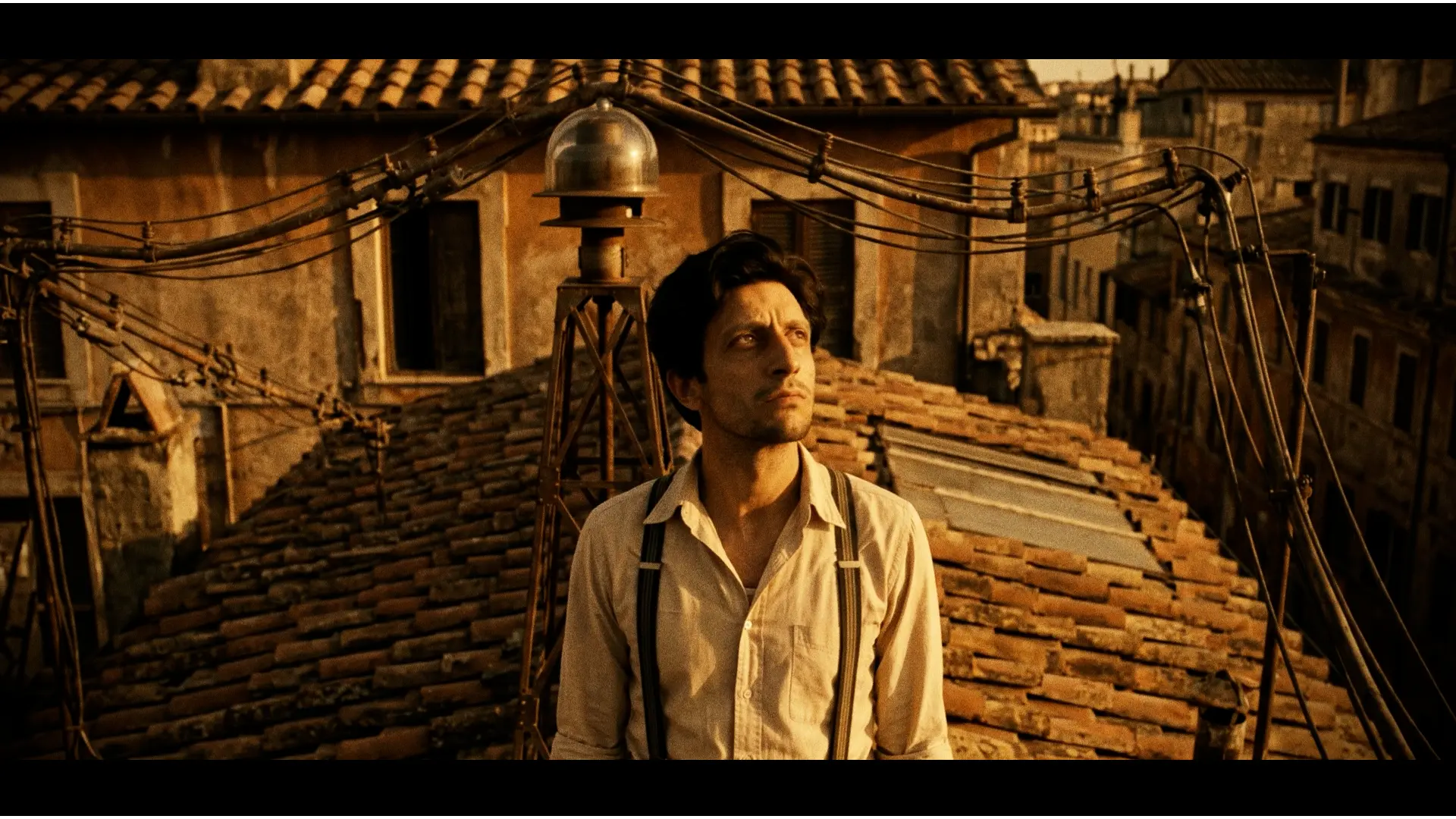 Piero sui tetti, accanto alla sirena antiaerea
